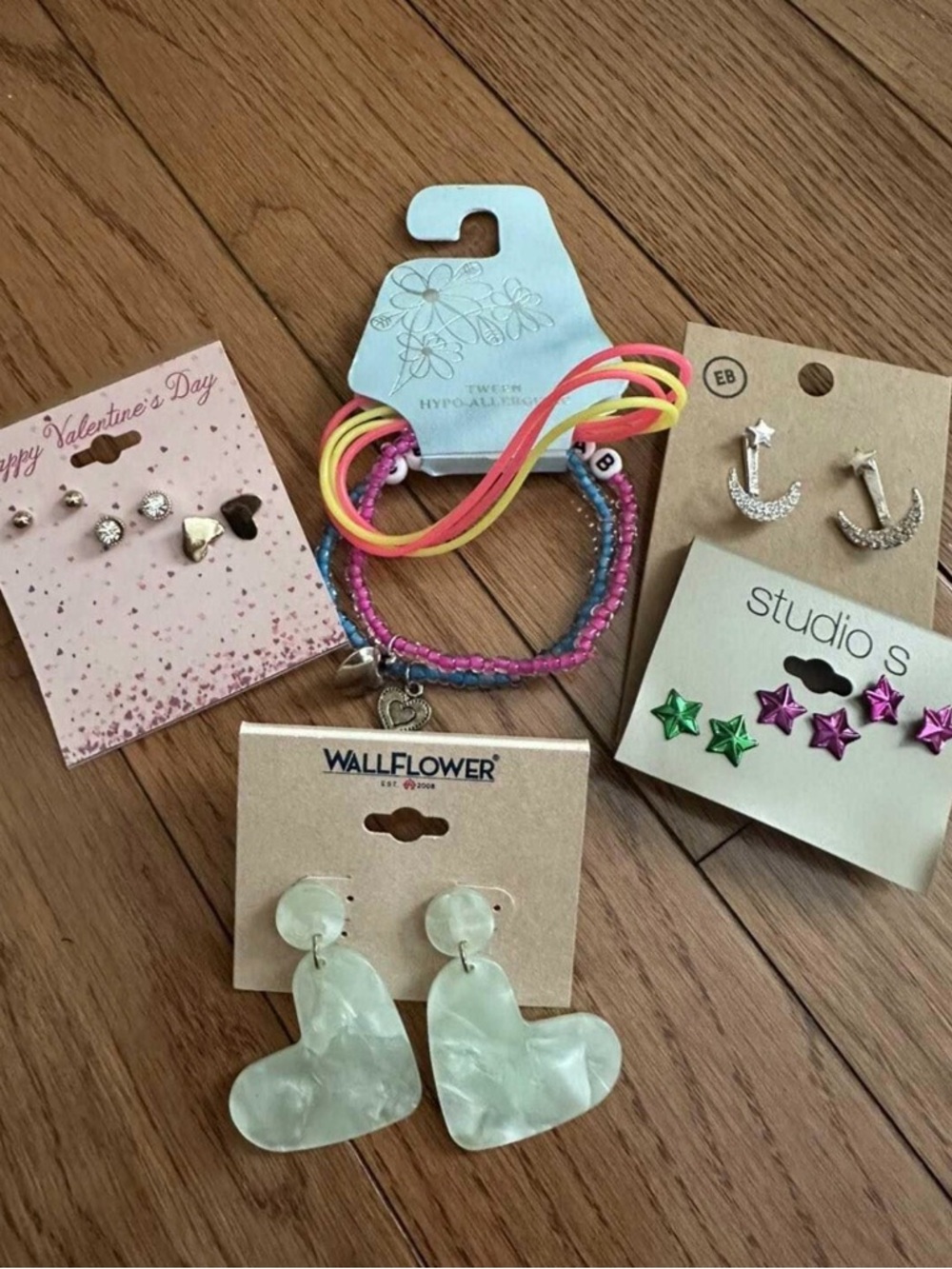 5-Piece Fashion Jewelry Lot – Earrings & Bracelet ✨All NEW